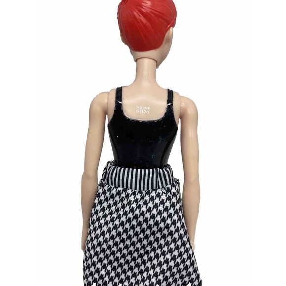 2020 Mattel Color Reveal Fashion Barbie Red Molded Hair Freckles Doll 12” - Picture 5 of 13